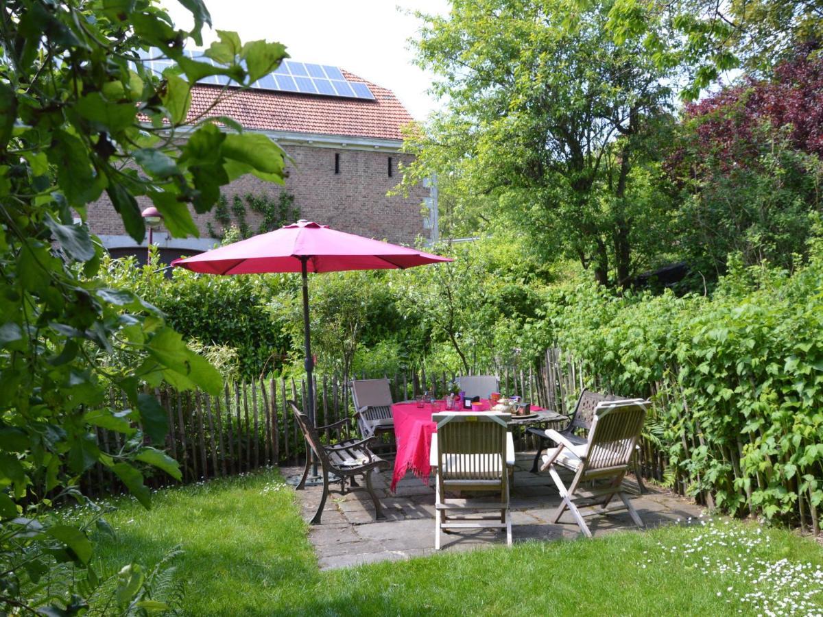 Enchanting Cottage With Terrace Garden Hamoir Екстер'єр фото